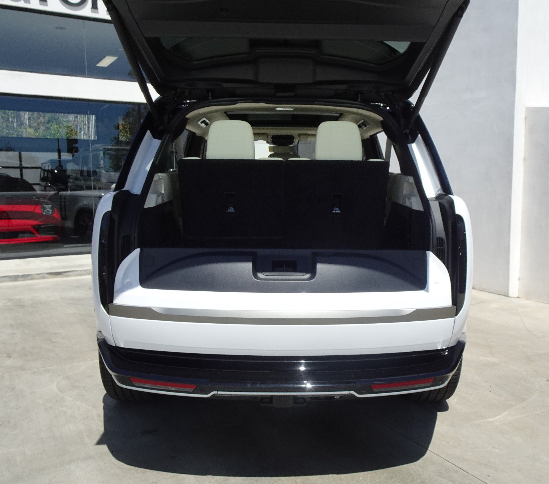 Used 2023 Land Rover Range Rover Long Wheelbase SE AWD/4WD image 6