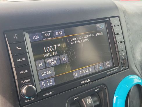 Used 2018 Jeep Wrangler Unlimited Sahara image 14