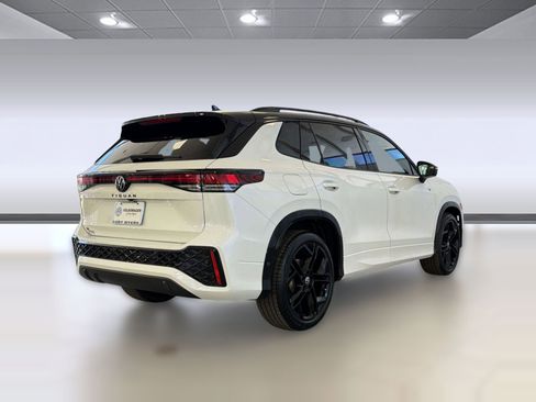 New 2026 Volkswagen Tiguan SE R-Line FWD image 9