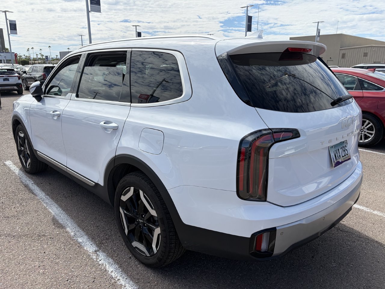 Used 2024 Kia Telluride EX w/ EX Captain's Chair Package FWD image 9