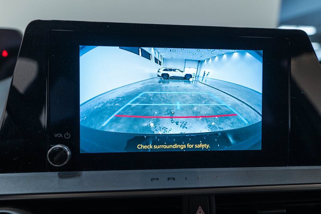Used 2025 Toyota Prius LE FWD image 29