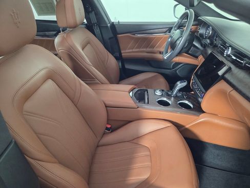Used 2023 Maserati Quattroporte GT RWD image 32