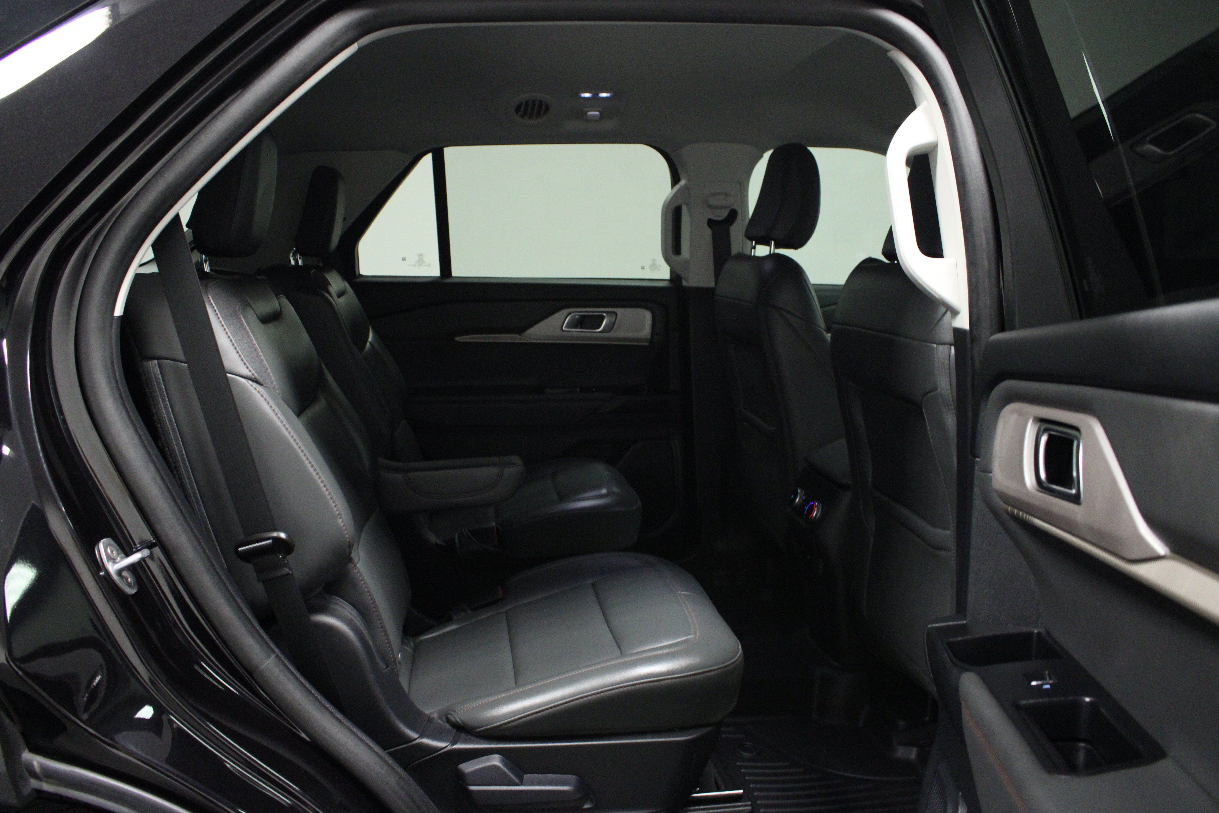 Used 2025 Ford Explorer Active w/ Active Comfort Package AWD/4WD image 16