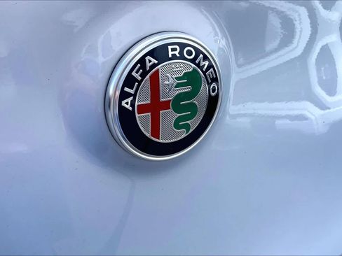 Used 2023 Alfa Romeo Stelvio Ti AWD/4WD image 10
