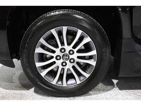 Used 2019 Toyota Sienna XLE FWD image 12