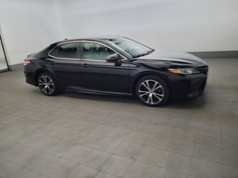 Used 2020 Toyota Camry SE image 11