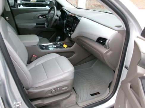 Used 2019 Chevrolet Traverse LT w/ LT Premium Package image 11