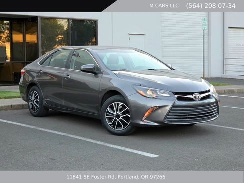 Used 2017 Toyota Camry LE FWD image 4