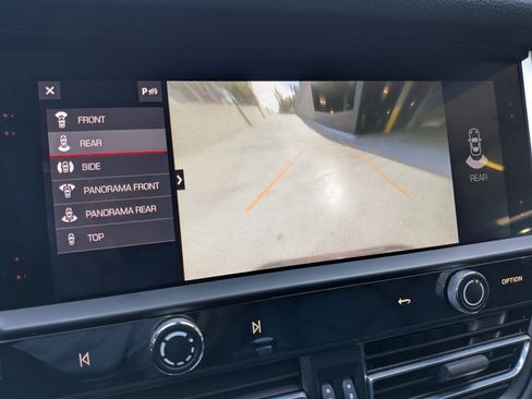 Certified 2024 Porsche Macan AWD/4WD image 18