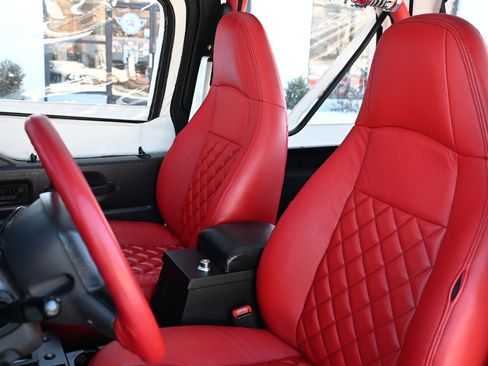 Used 2002 Jeep Wrangler Sahara image 17