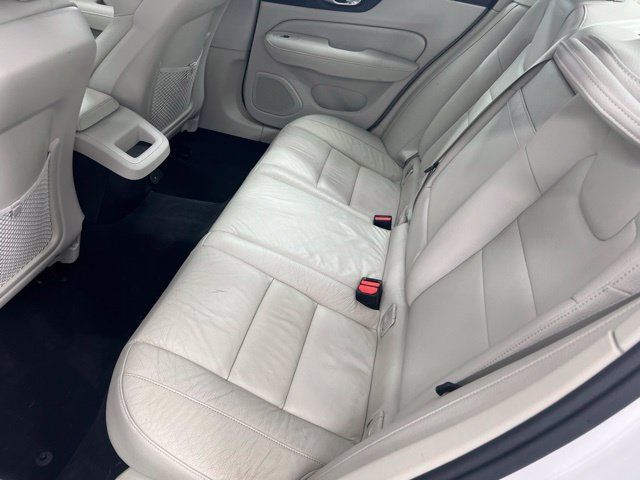 Used 2021 Volvo S60 T5 Momentum w/ Advanced Package FWD image 10