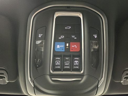 Used 2023 Jeep Wagoneer 4WD w/ Premium Group I image 34