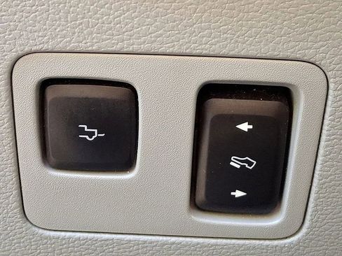 Used 2022 Ford F450 Limited w/ FX4 Off-Road Package image 23