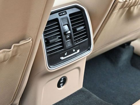 Certified 2022 Porsche Macan image 25