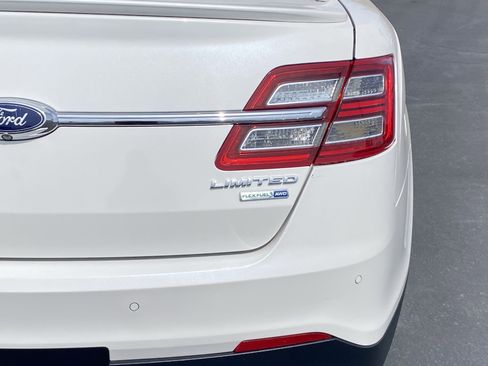 Used 2014 Ford Taurus Limited w/ Equipment Group 301A image 6
