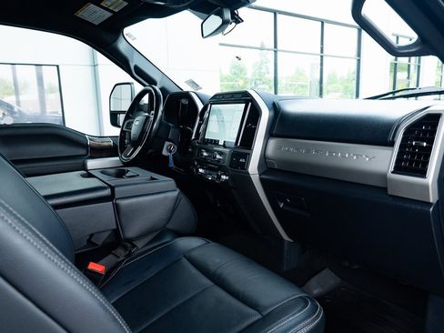 Used 2022 Ford F350 Lariat w/ Chrome Package image 25