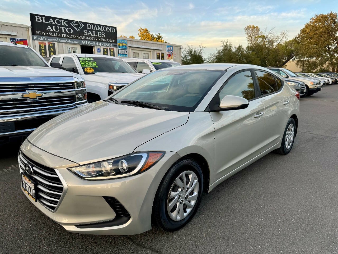 Used 2017 Hyundai Elantra SE FWD image 1