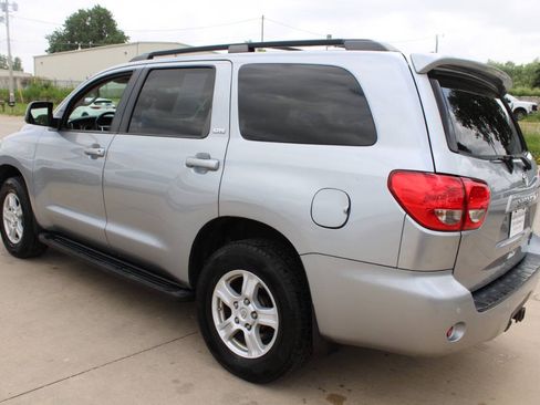 Used 2017 Toyota Sequoia SR5 AWD/4WD image 6