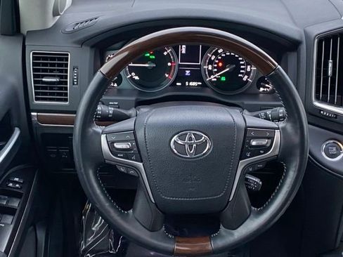 Used 2017 Toyota Land Cruiser Base image 12