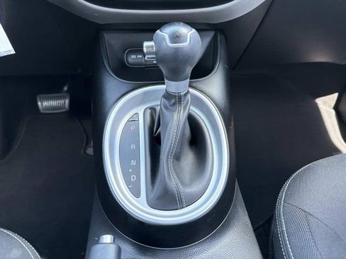 Used 2017 Kia Soul + image 27