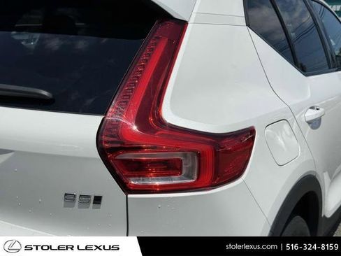 Used 2023 Volvo XC40 B5 Plus image 5