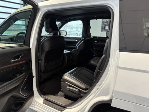 Used 2022 Jeep Grand Cherokee L Overland w/ Luxury Tech Group IV image 20