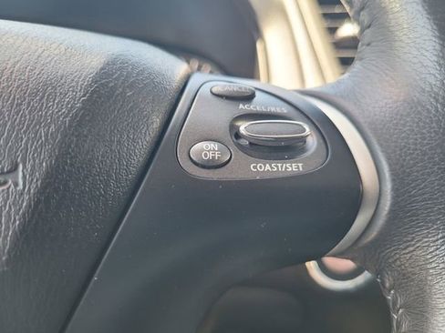 Used 2017 Nissan Pathfinder SV w/ SV Cold Weather Package FWD image 27