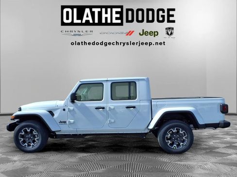 New 2026 Jeep Gladiator Sahara image 20