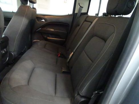 Used 2022 Chevrolet Colorado LT w/ LT Convenience Package AWD/4WD image 3