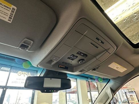 Used 2018 Chevrolet Tahoe LT image 59