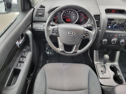 Used 2013 Kia Sorento LX w/ Value Pkg image 10