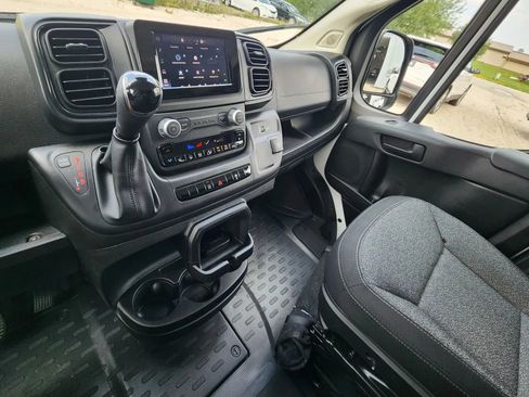 Used 2025 RAM ProMaster 2500 w/ U-Haul Equipment Group FWD image 22