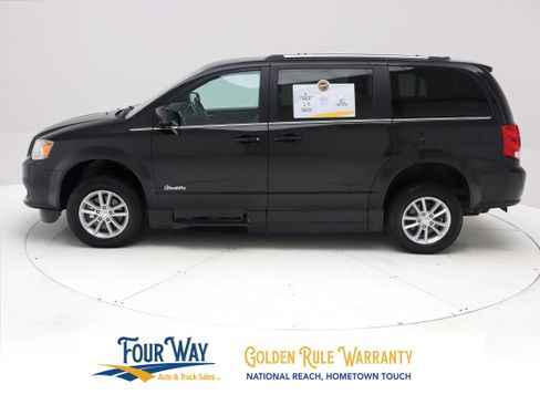 Used 2019 Dodge Grand Caravan SXT FWD image 8
