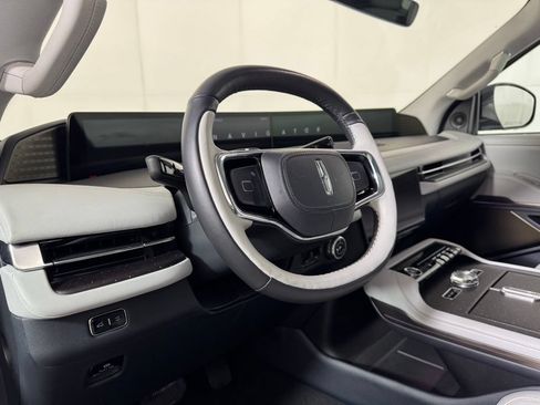 Certified 2025 Lincoln Navigator L Black Label AWD/4WD image 36