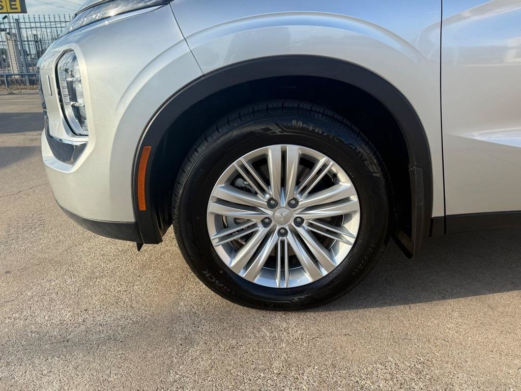 Used 2024 Mitsubishi Outlander ES FWD image 9