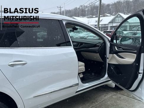 Used 2022 Buick Enclave Avenir image 16