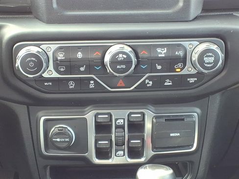 Used 2021 Jeep Wrangler Unlimited Sahara image 16