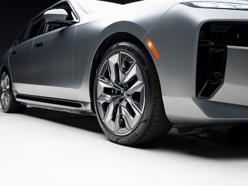 Used 2023 BMW i7 xDrive60 image 76