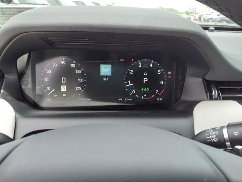 Used 2025 Land Rover Discovery Sport S image 17