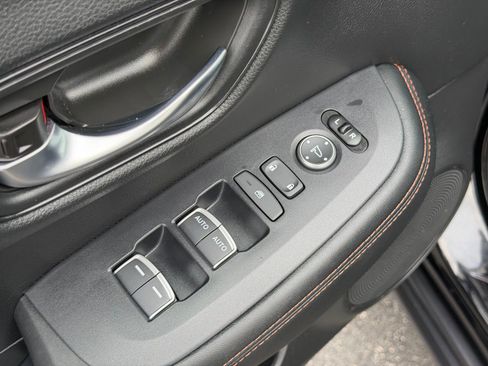 Used 2025 Honda HR-V Sport image 12