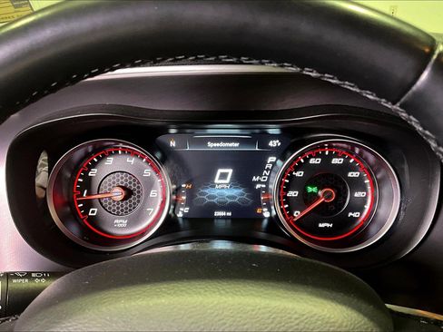 Used 2020 Dodge Charger SXT image 13