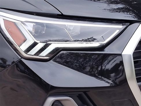 Certified 2025 Audi Q3 2.0T Premium w/ Convenience Package image 17