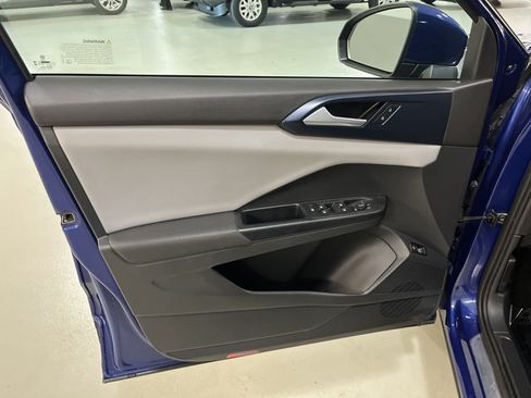 Certified 2023 Volkswagen Taos SE w/ Panoramic Sunroof Package FWD image 17