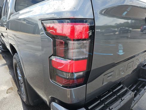 Used 2025 Nissan Frontier SV image 32