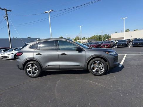 Used 2025 Ford Escape ST-Line FWD image 4