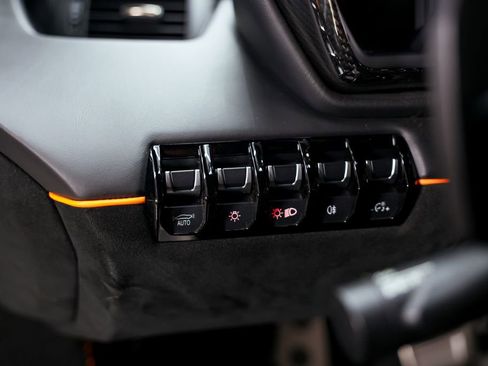 Used 2021 Lamborghini Aventador SVJ image 22