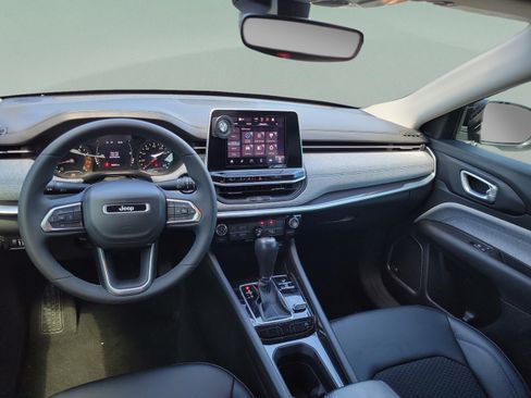 Used 2022 Jeep Compass Latitude w/ Sun and Sound Group AWD/4WD image 9