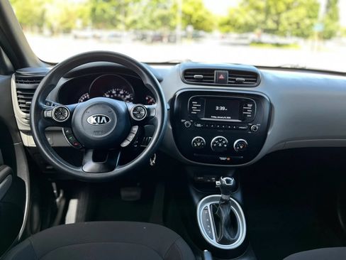 Used 2017 Kia Soul FWD image 14