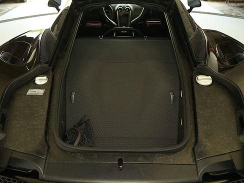 Used 2020 McLaren GT RWD image 31
