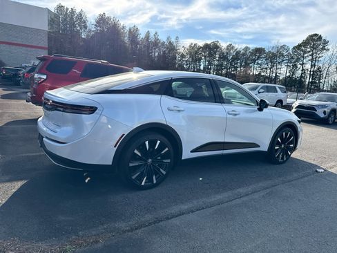 Used 2024 Toyota Crown Platinum image 2